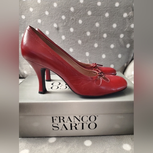 Franko Sarto - Cherry Red Almond Toe pumps - Picture 3 of 13